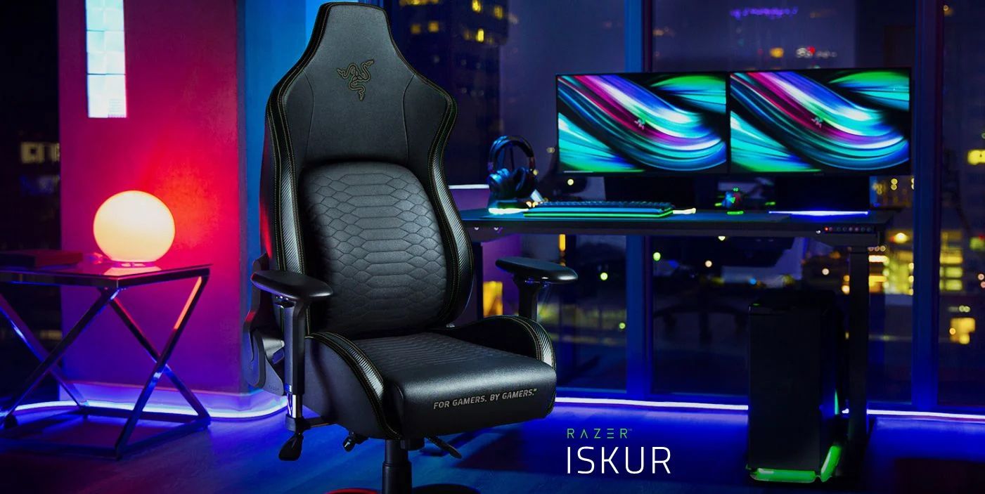 presentacion de la silla razer Iskur con el emblema de tres serpientes amarradas de la cola entre ellas