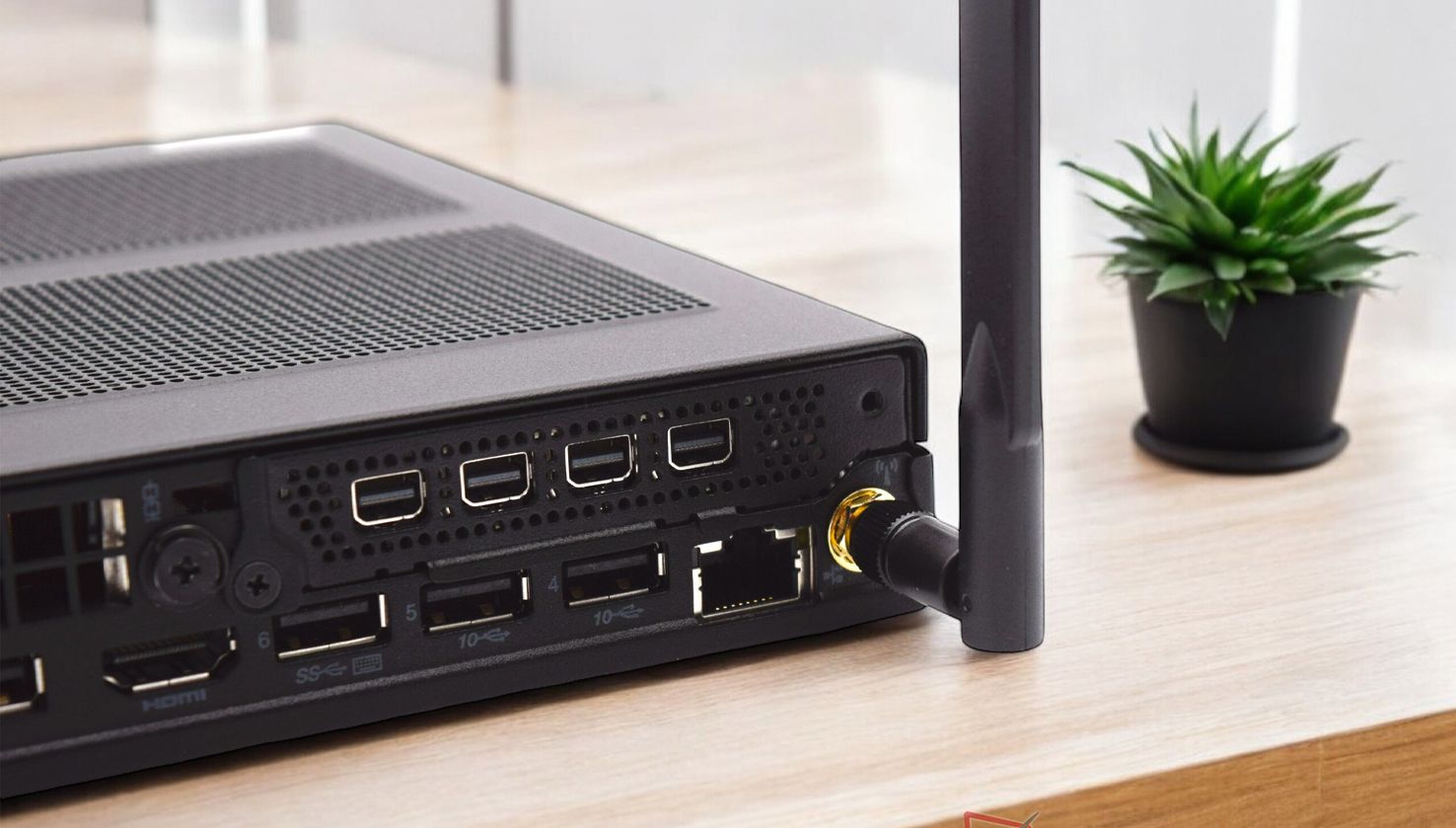 Puertos e interfaz del mini workstation lenovo