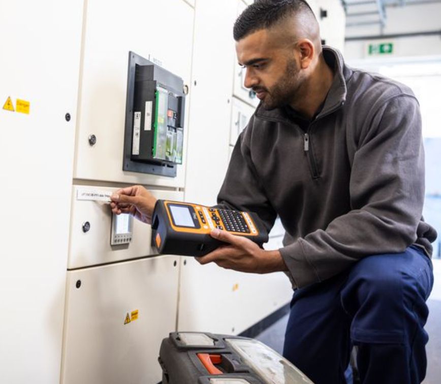 Rotuladora industrial usada para identificar redes el&eacute;ctricas